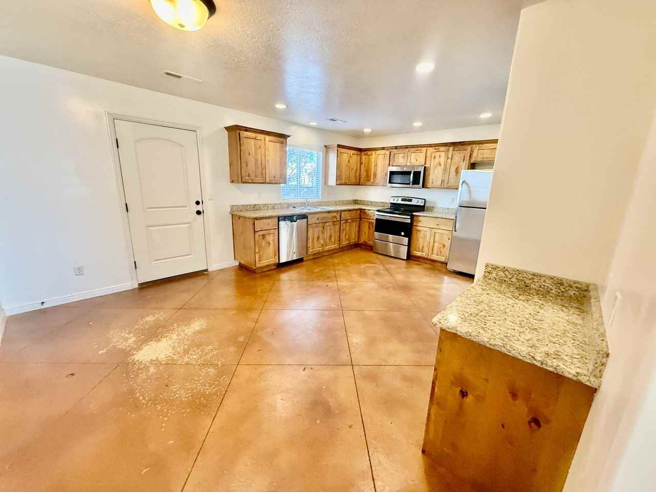 2108 E 450 N - Photo 6 of 25