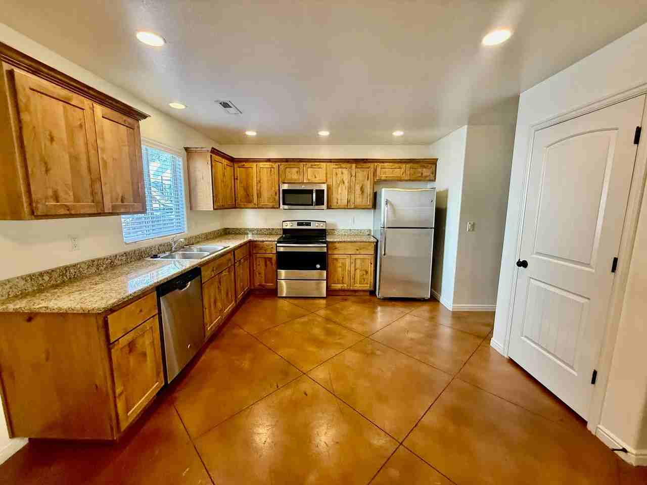 2108 E 450 N - Photo 7 of 25