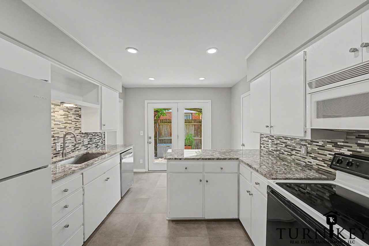 6433 Kenwick Ave - Photo 2 of 34