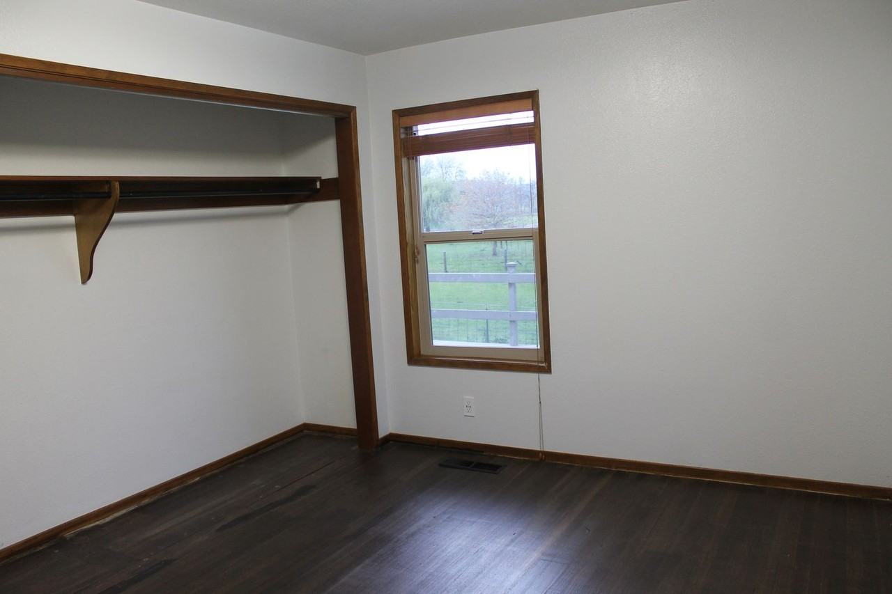 7461 Ne Highway 240 - Photo 5 of 12