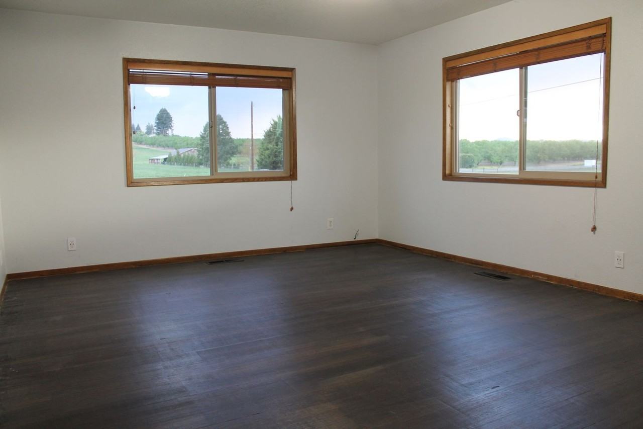 7461 Ne Highway 240 - Photo 6 of 12