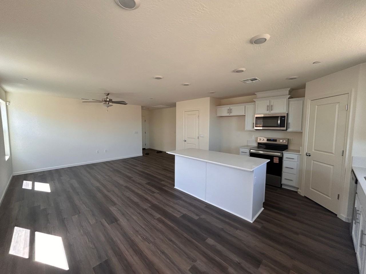 1115 S Magna Carta Ave - Photo 2 of 12