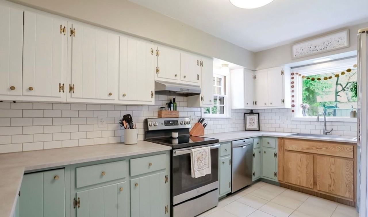477 Robinson St - Photo 5 of 11