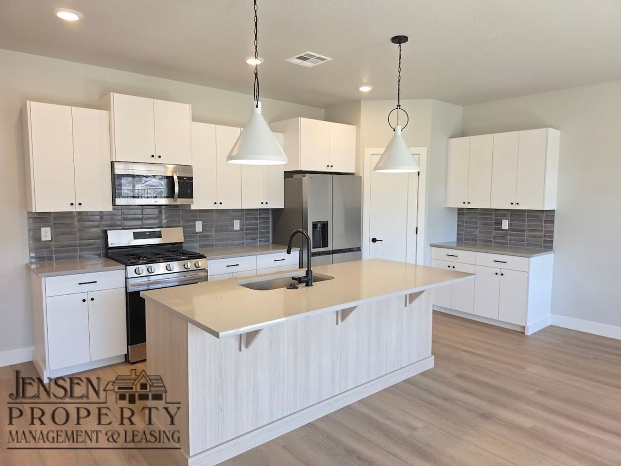 3984 E Fossil Way - Photo 7 of 31