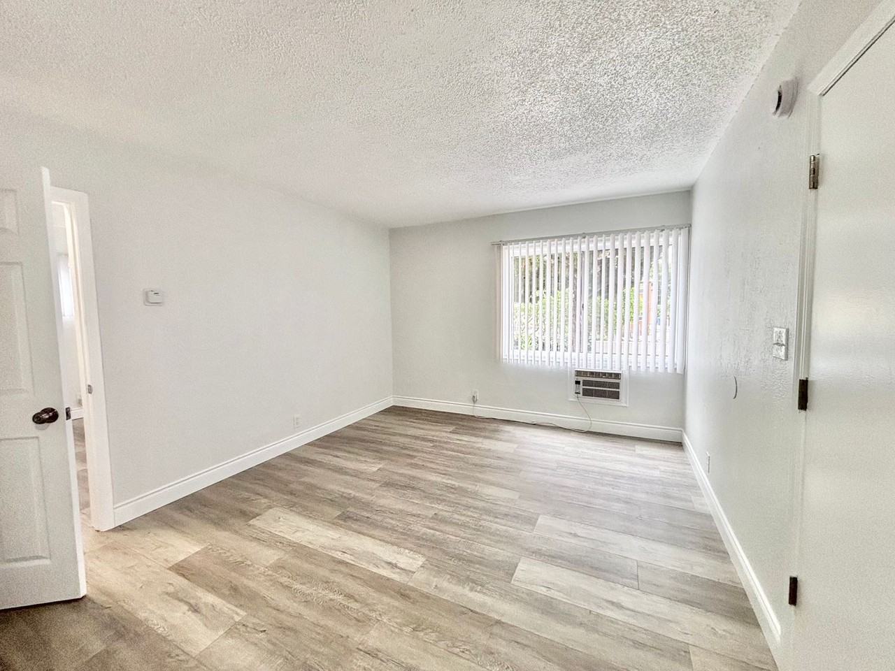 4241 Van Horne Ave #5 - Photo 3 of 16