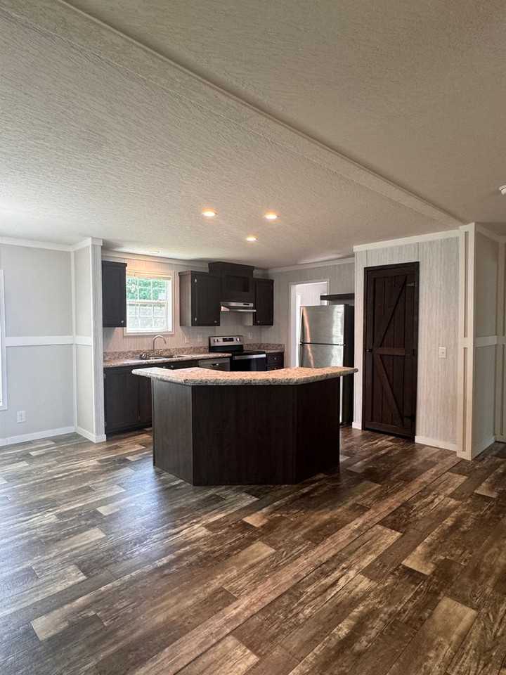 552 Sewell Mill Rd - Photo 3 of 22