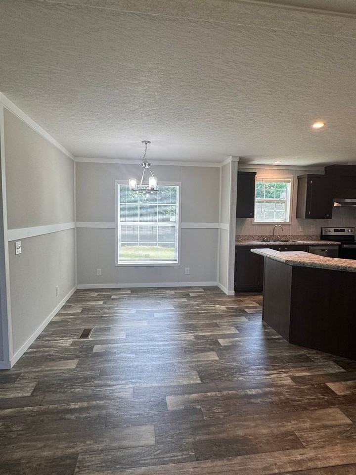 552 Sewell Mill Rd - Photo 4 of 22