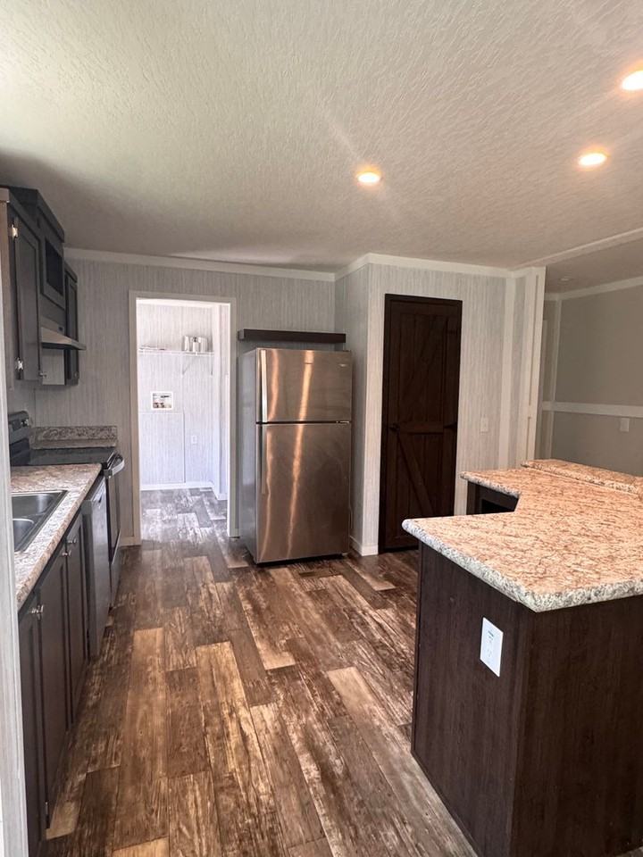552 Sewell Mill Rd - Photo 5 of 22