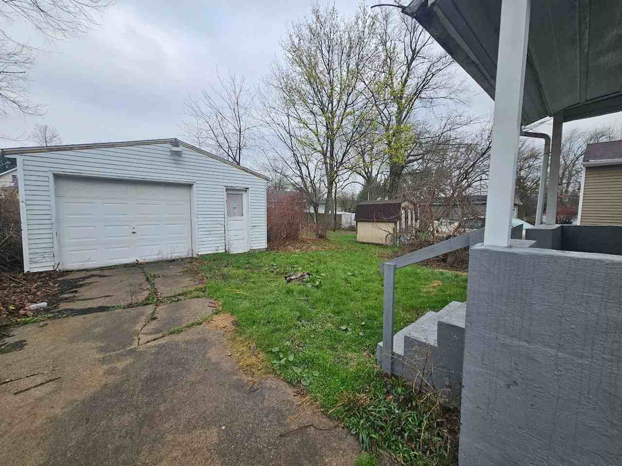 668 Roscoe Ave - Photo 2 of 12