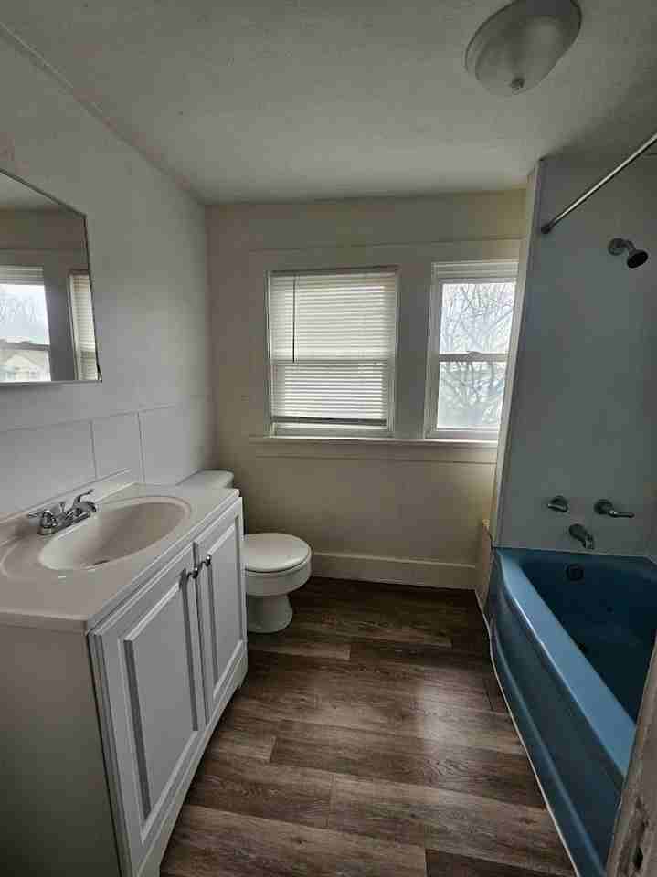 668 Roscoe Ave - Photo 3 of 12