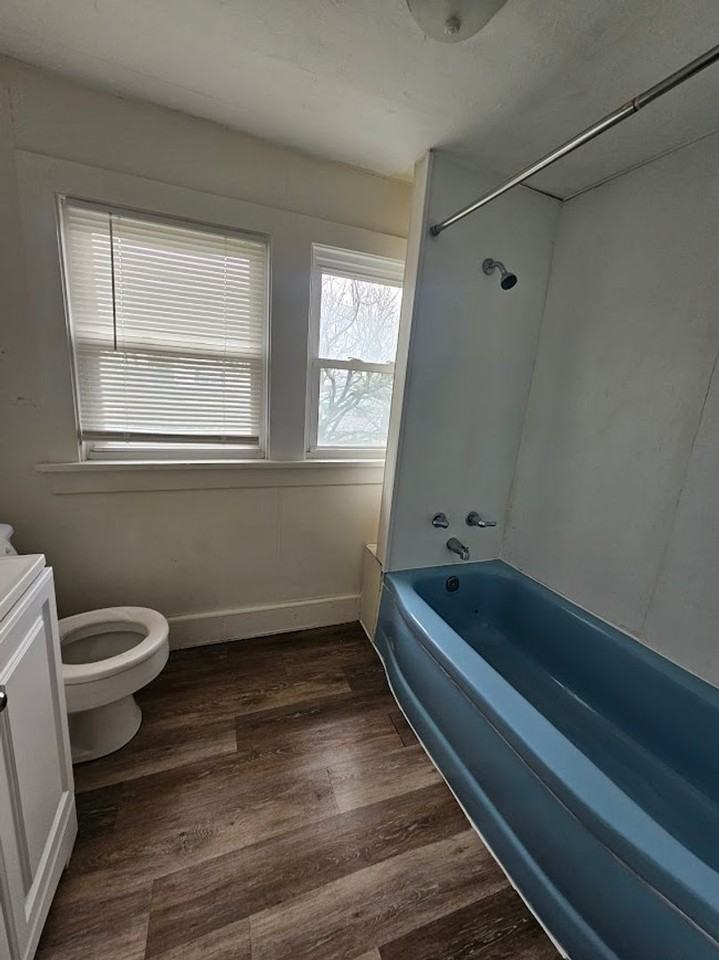 668 Roscoe Ave - Photo 4 of 12