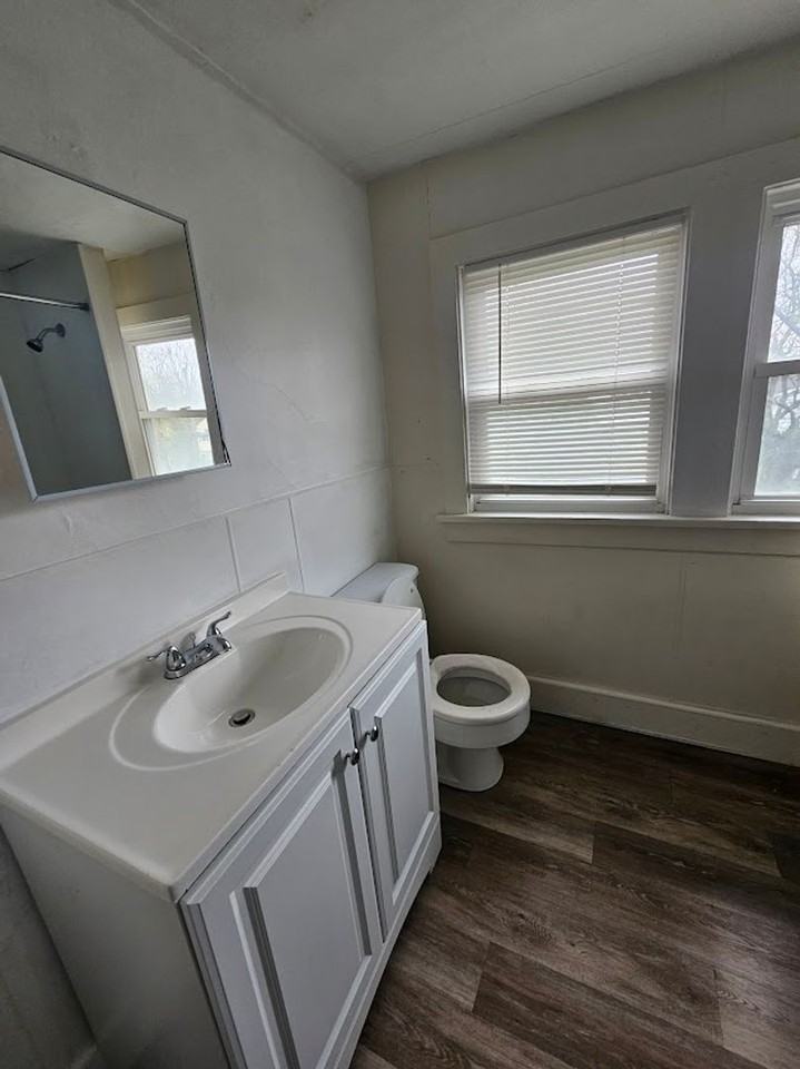 668 Roscoe Ave - Photo 5 of 12
