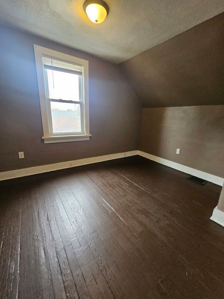 668 Roscoe Ave - Photo 7 of 12