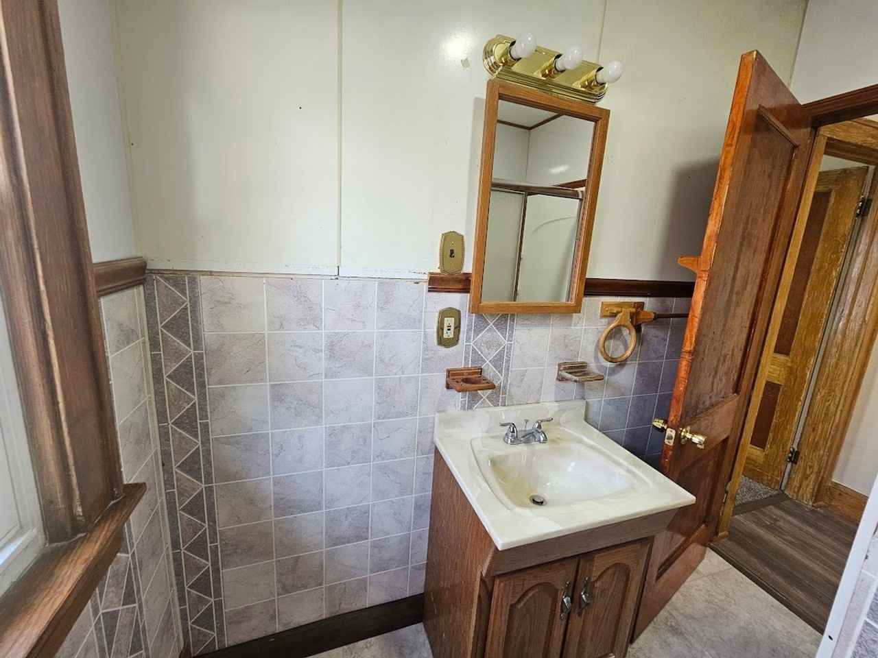 1169 Weiser Ave - Photo 5 of 15