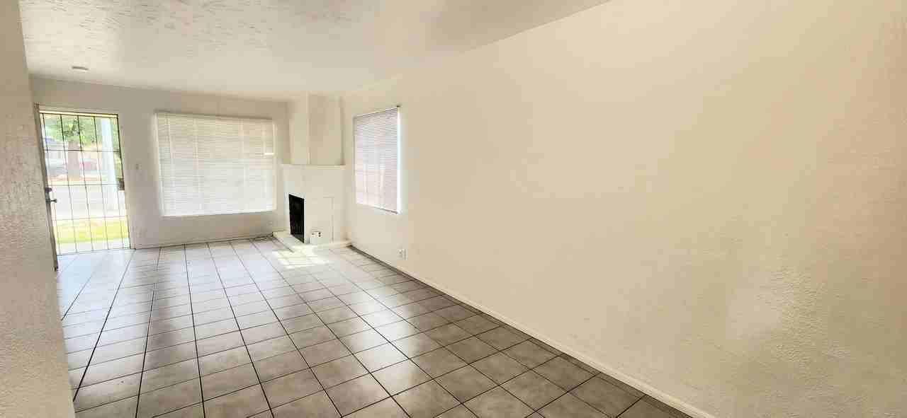 2022 E Ashlan Ave - Photo 2 of 11