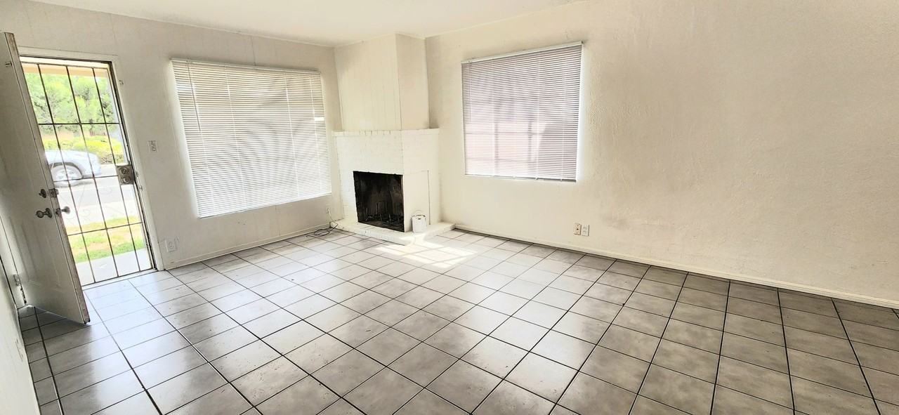 2022 E Ashlan Ave - Photo 3 of 11