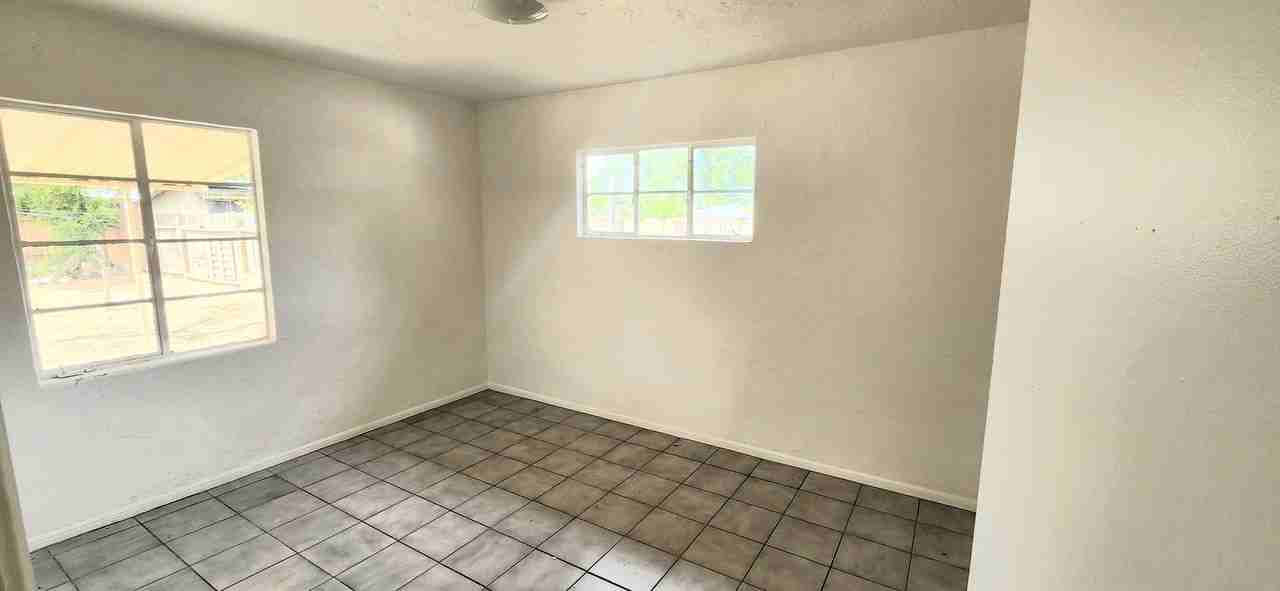 2022 E Ashlan Ave - Photo 7 of 11