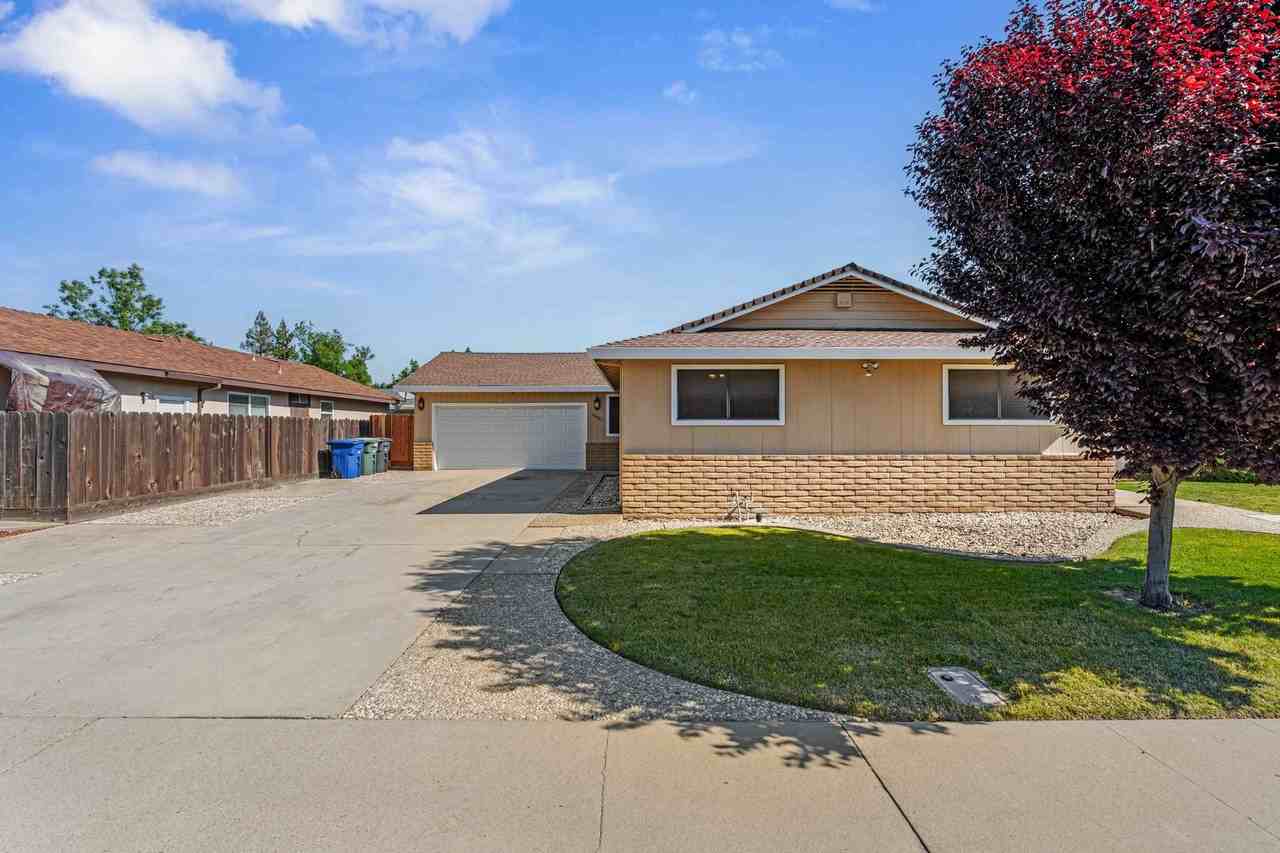 2025 Sweetwater Dr - Photo 2 of 29