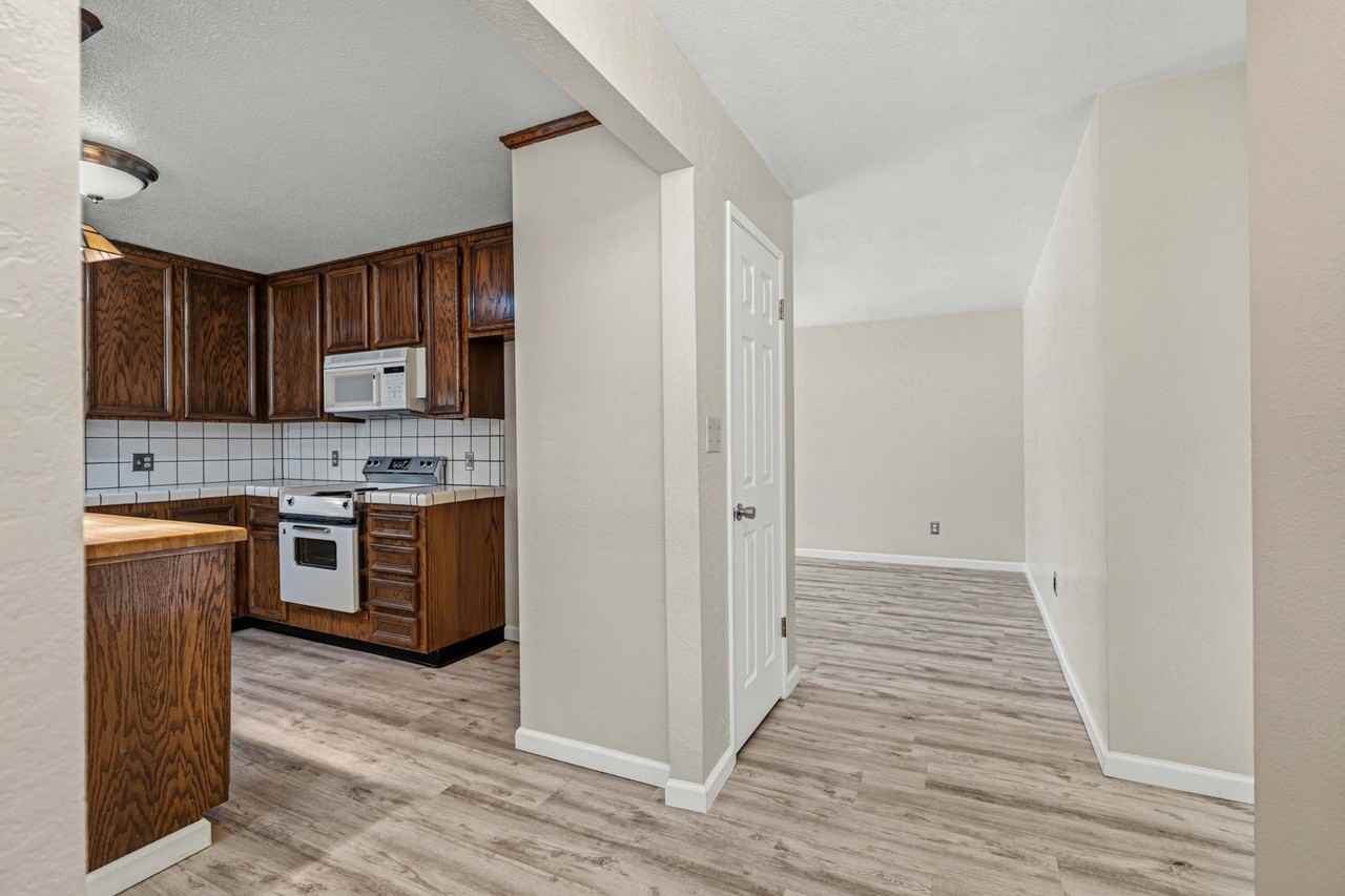 2025 Sweetwater Dr - Photo 3 of 29