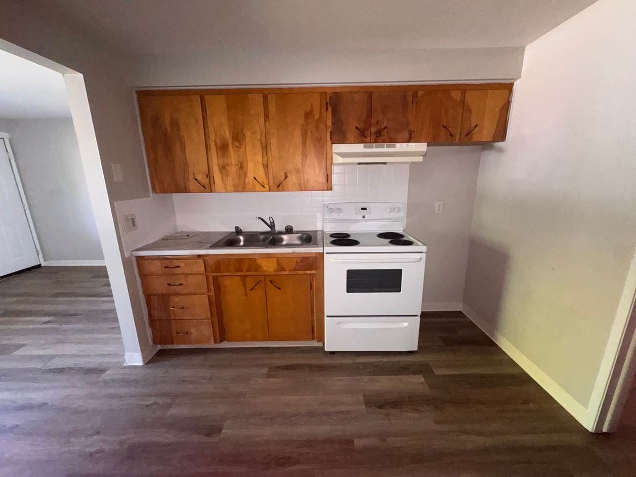 Barker Street 10 Unit - Photo 3 of 27