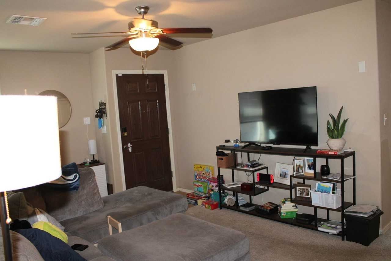 12928 Hueco Pit Dr - Photo 3 of 9