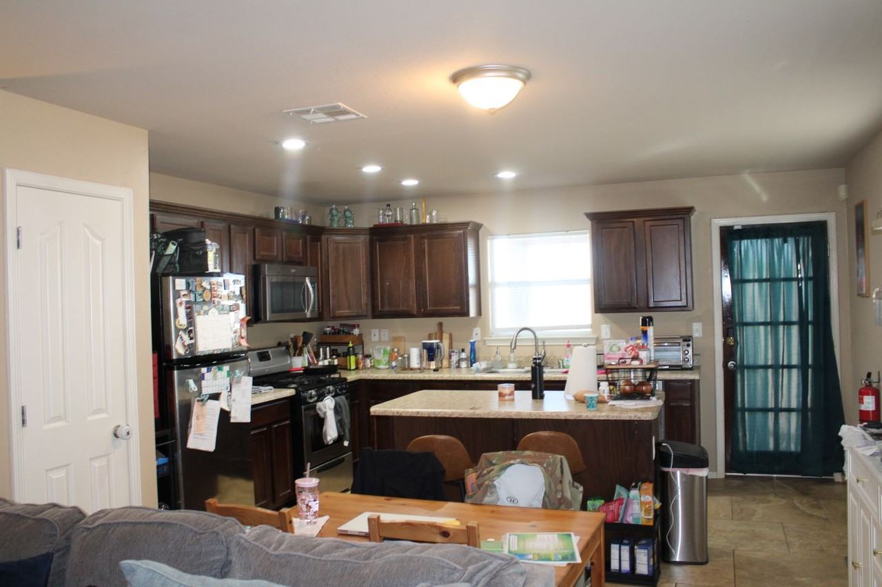 12928 Hueco Pit Dr - Photo 4 of 9