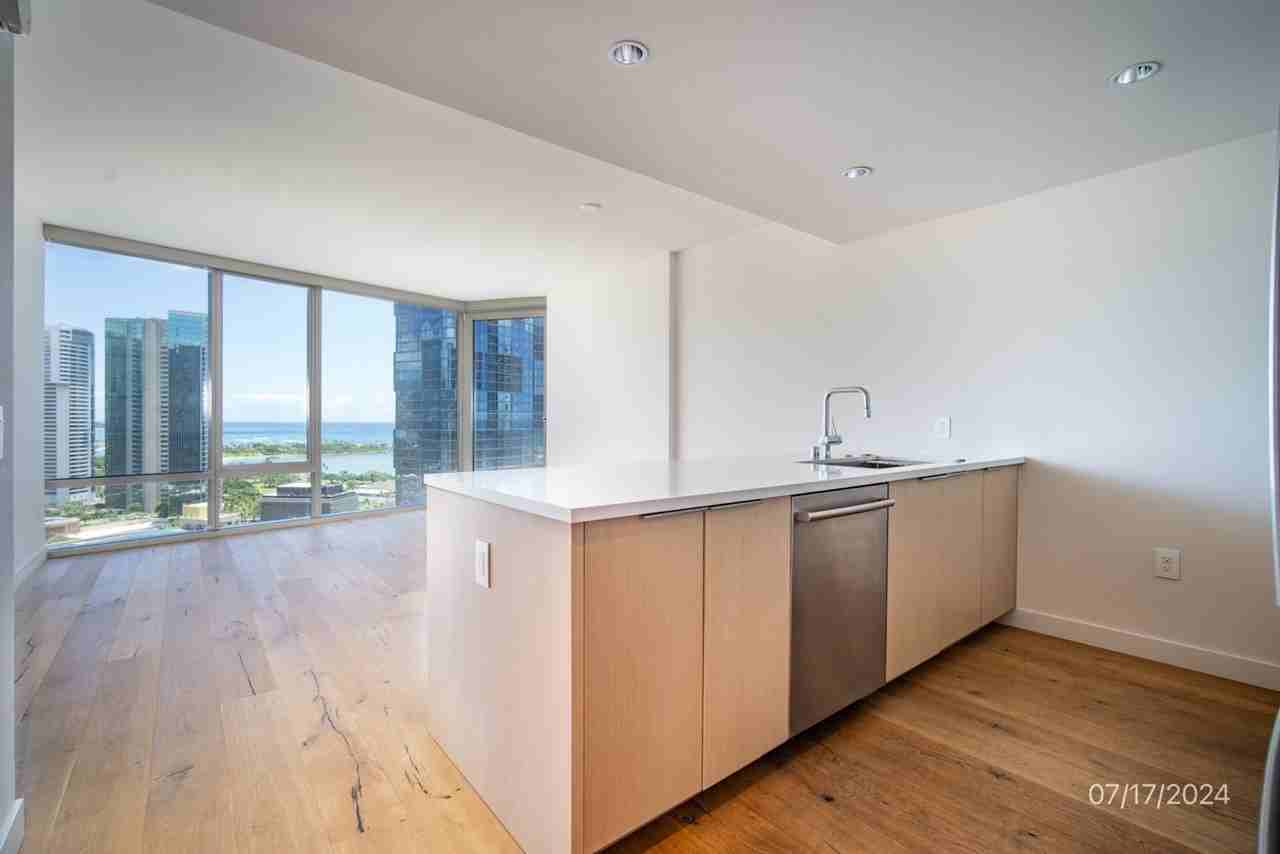 1001 Queen St #2112 - Photo 2 of 35