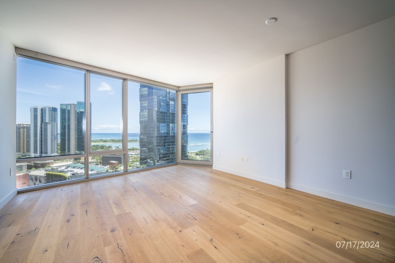 1001 Queen St #2112 - Photo 3 of 35