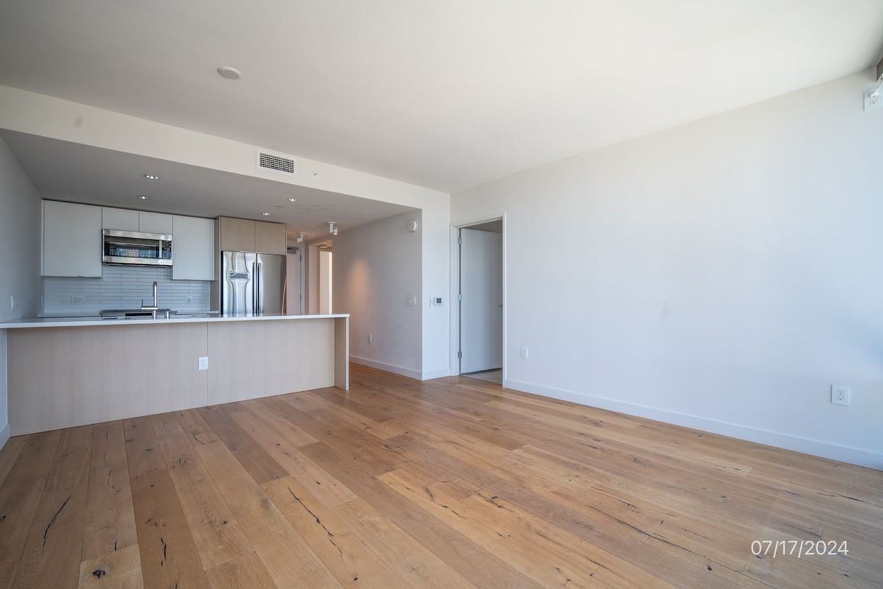 1001 Queen St #2112 - Photo 6 of 35