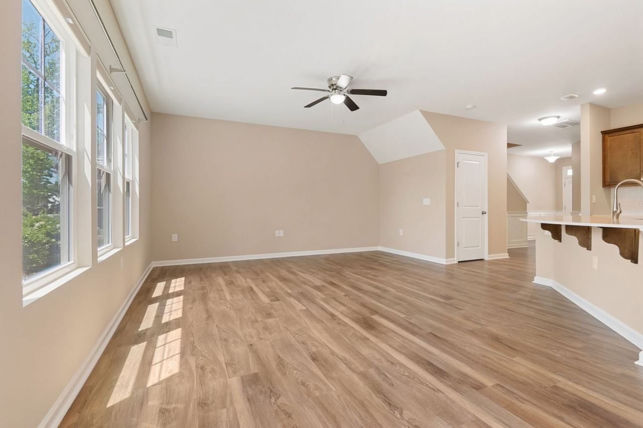 1118 Brightskies St - Photo 5 of 30