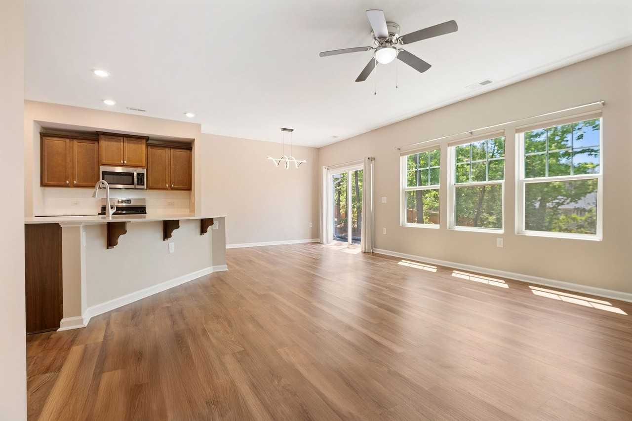 1118 Brightskies St - Photo 6 of 30