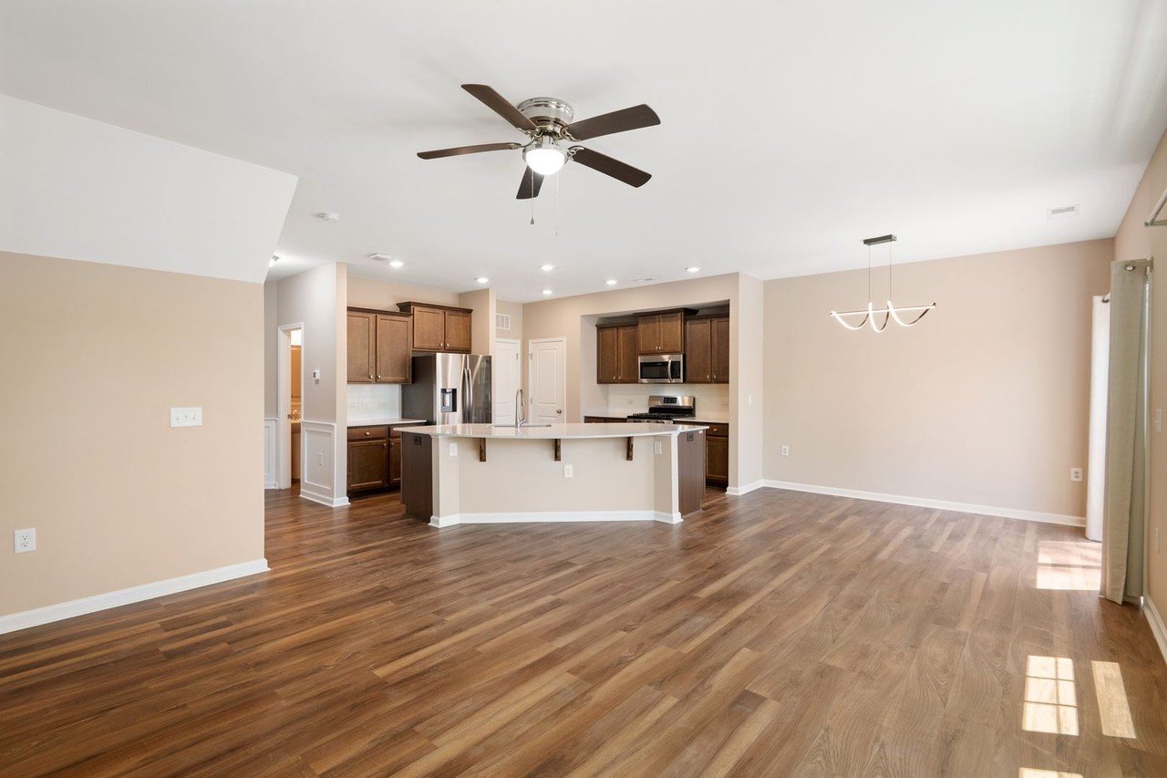 1118 Brightskies St - Photo 7 of 30