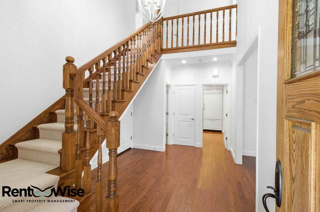 1313 Crane St - Photo 4 of 44