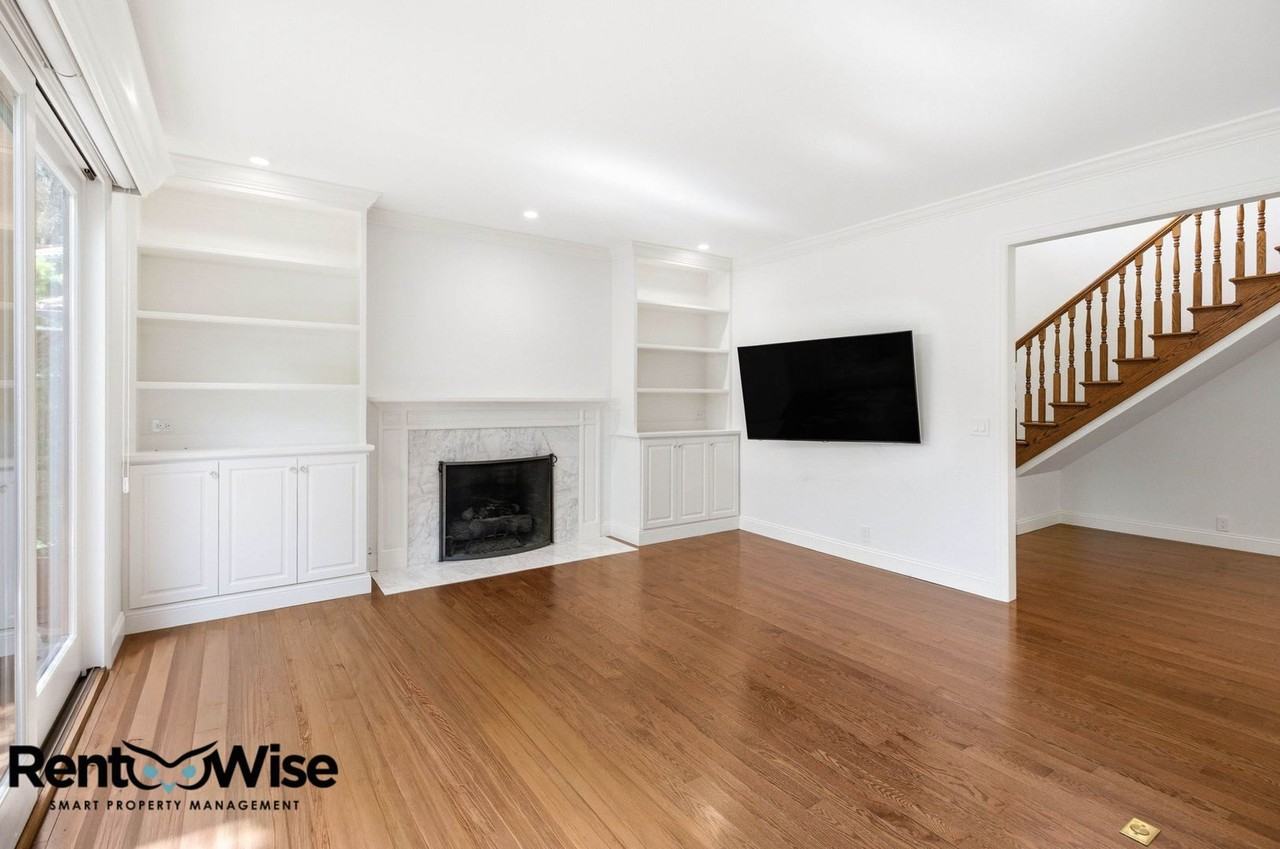 1313 Crane St - Photo 6 of 44