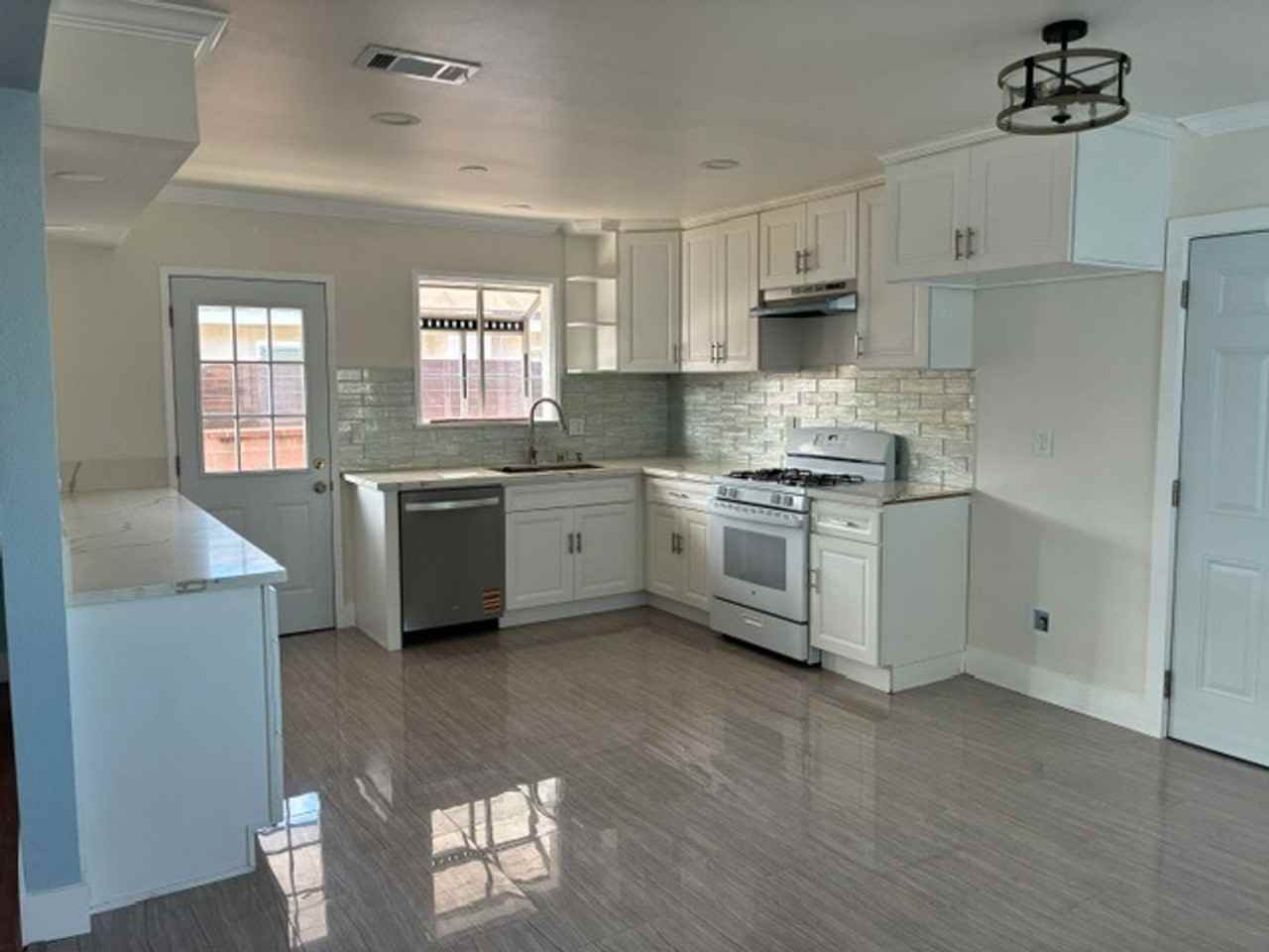 13282 Monroe St - Photo 5 of 50