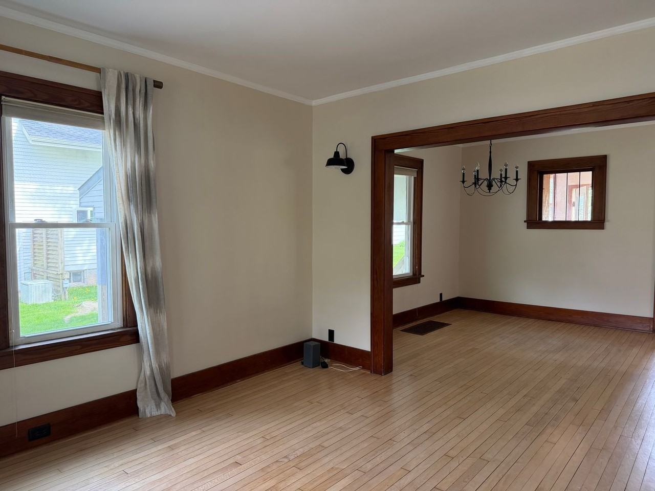 307 E Broadway St - Photo 4 of 42