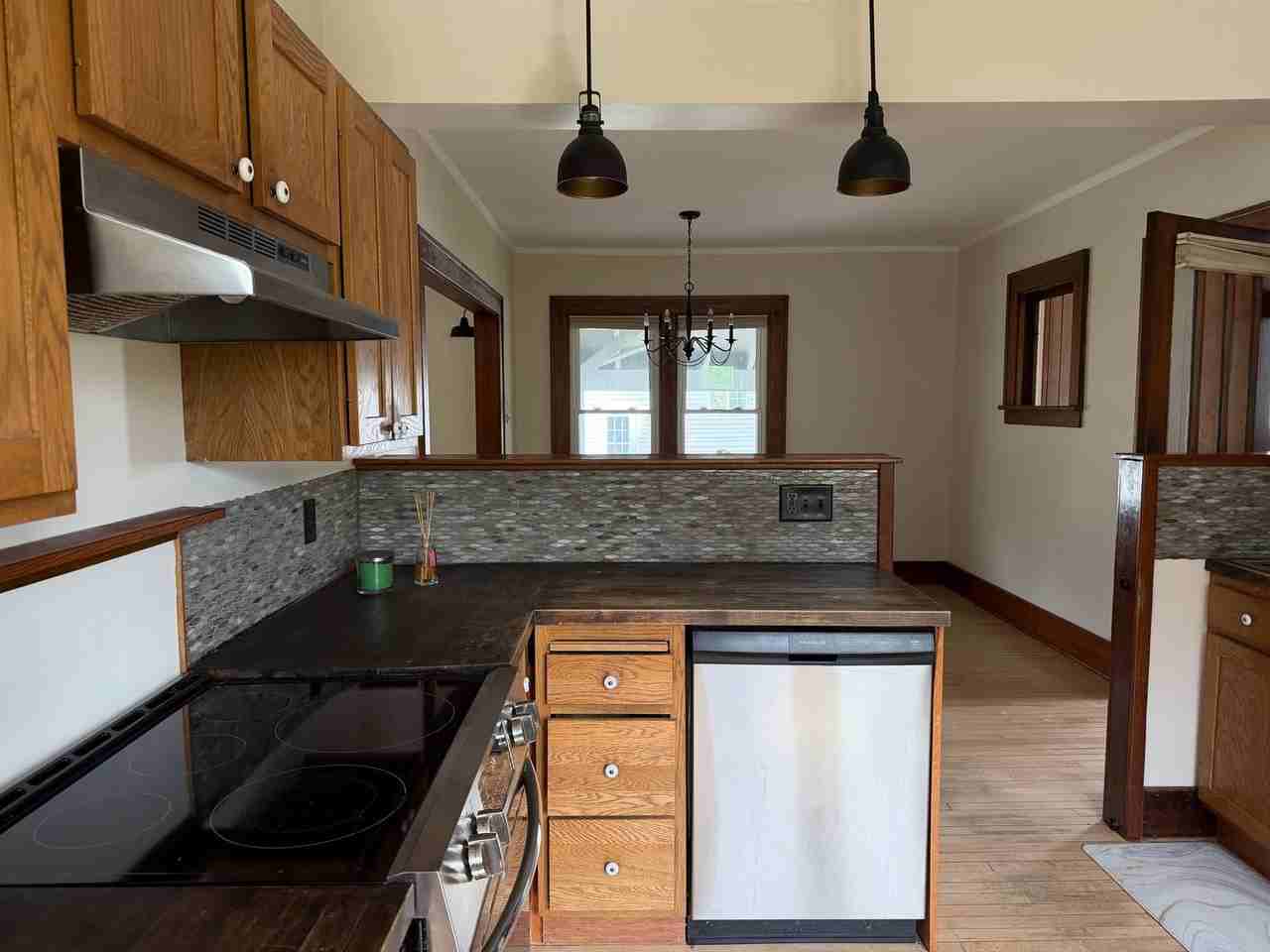307 E Broadway St - Photo 7 of 42