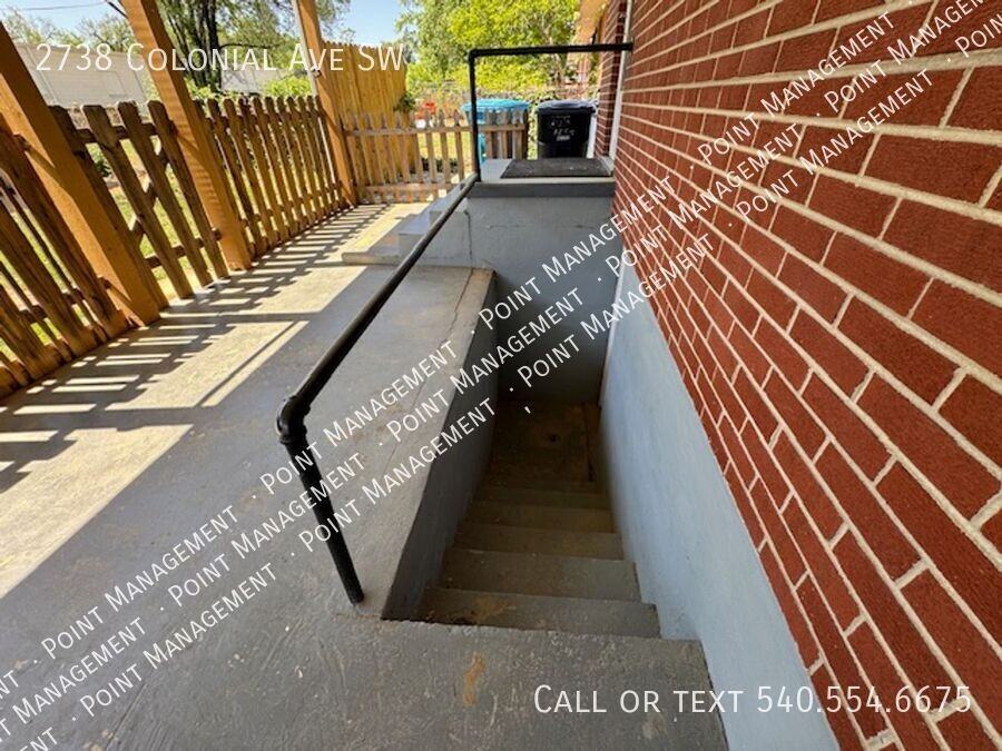 2738 Colonial Ave Sw - Photo 2 of 9