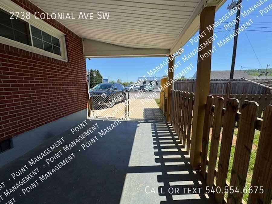 2738 Colonial Ave Sw - Photo 3 of 9