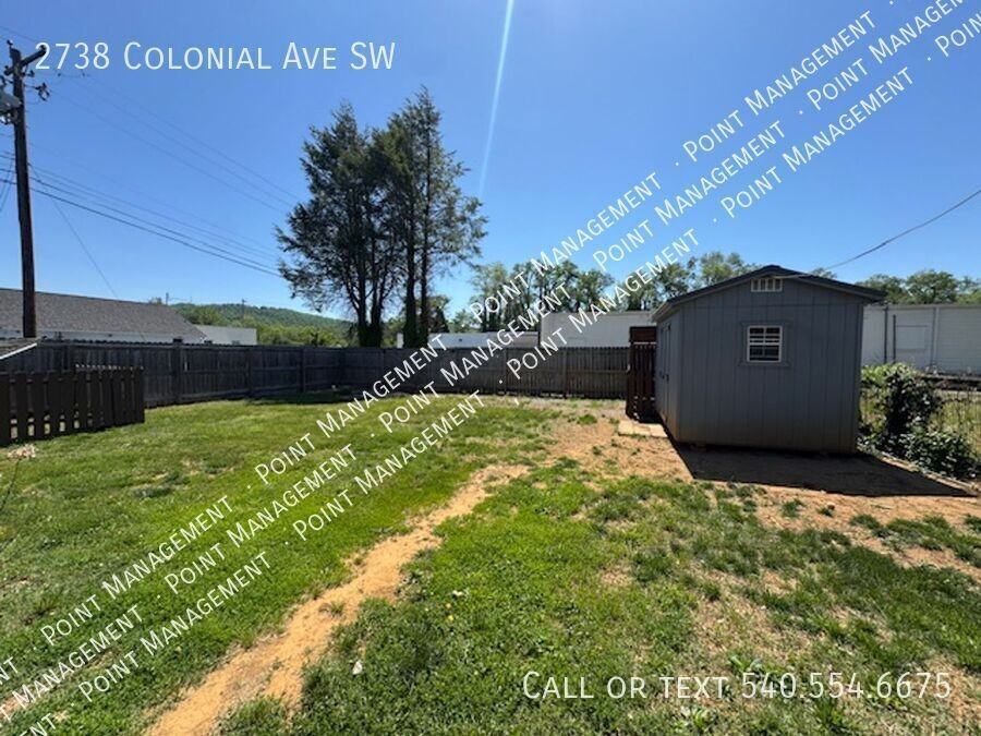 2738 Colonial Ave Sw - Photo 4 of 9