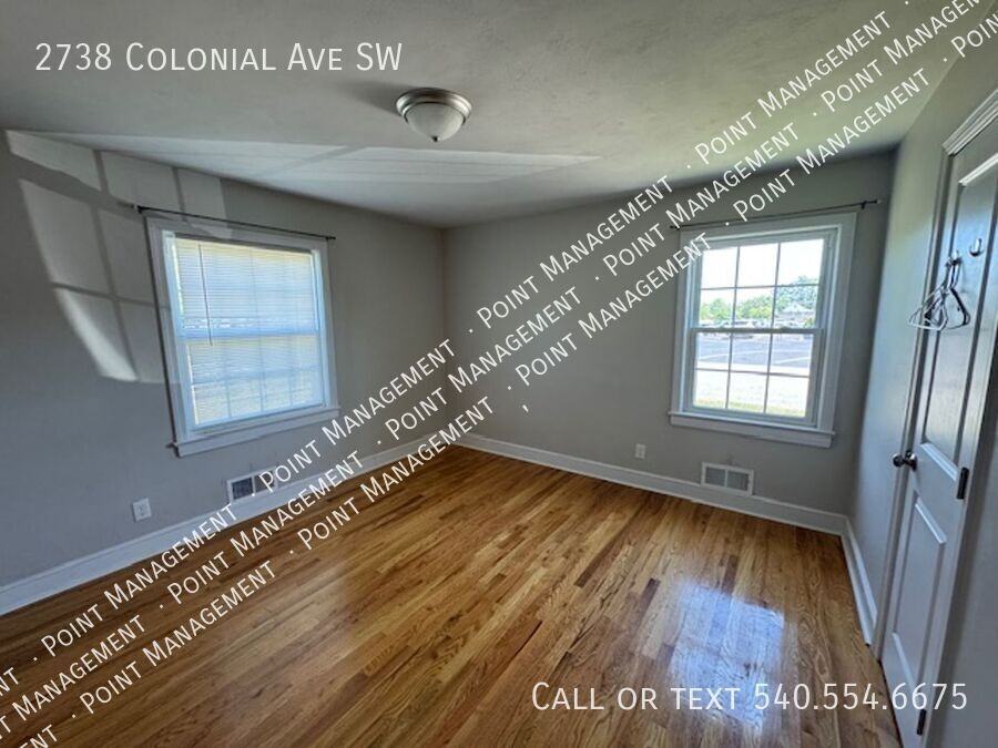 2738 Colonial Ave Sw - Photo 5 of 9