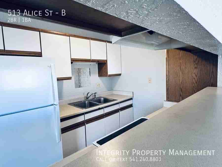 513 Alice St #B - Photo 7 of 17