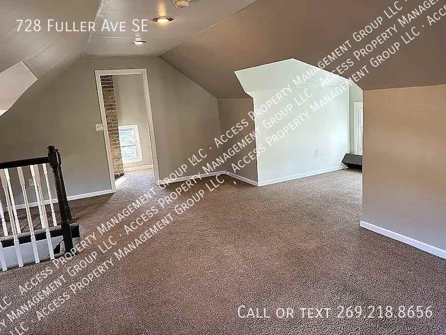 728 Fuller Ave Se - Photo 3 of 26