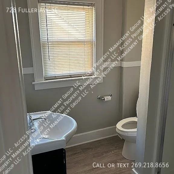 728 Fuller Ave Se - Photo 4 of 26