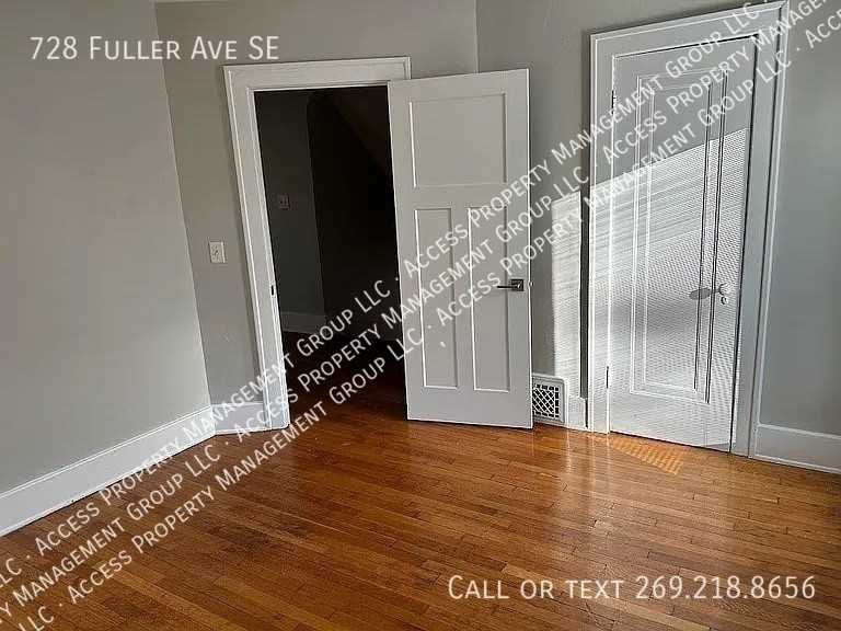 728 Fuller Ave Se - Photo 5 of 26