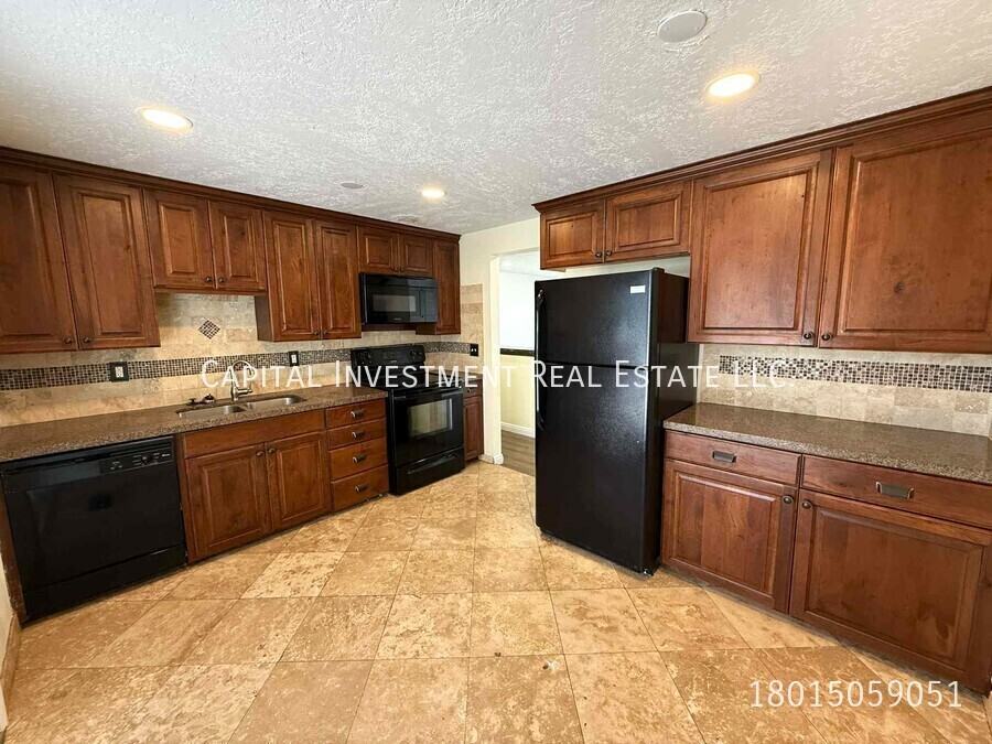 1102 E Sego Lily Dr - Photo 2 of 22