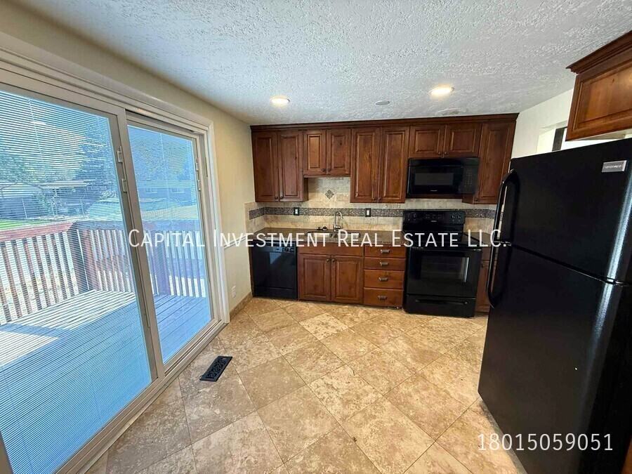 1102 E Sego Lily Dr - Photo 4 of 22