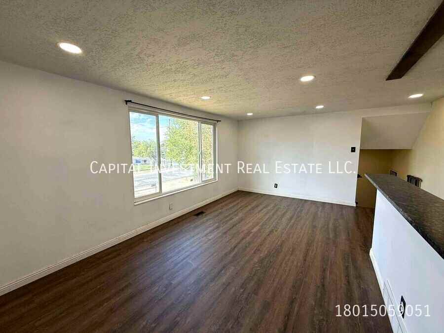 1102 E Sego Lily Dr - Photo 5 of 22