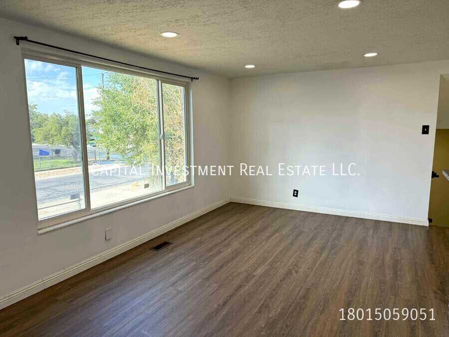 1102 E Sego Lily Dr - Photo 7 of 22