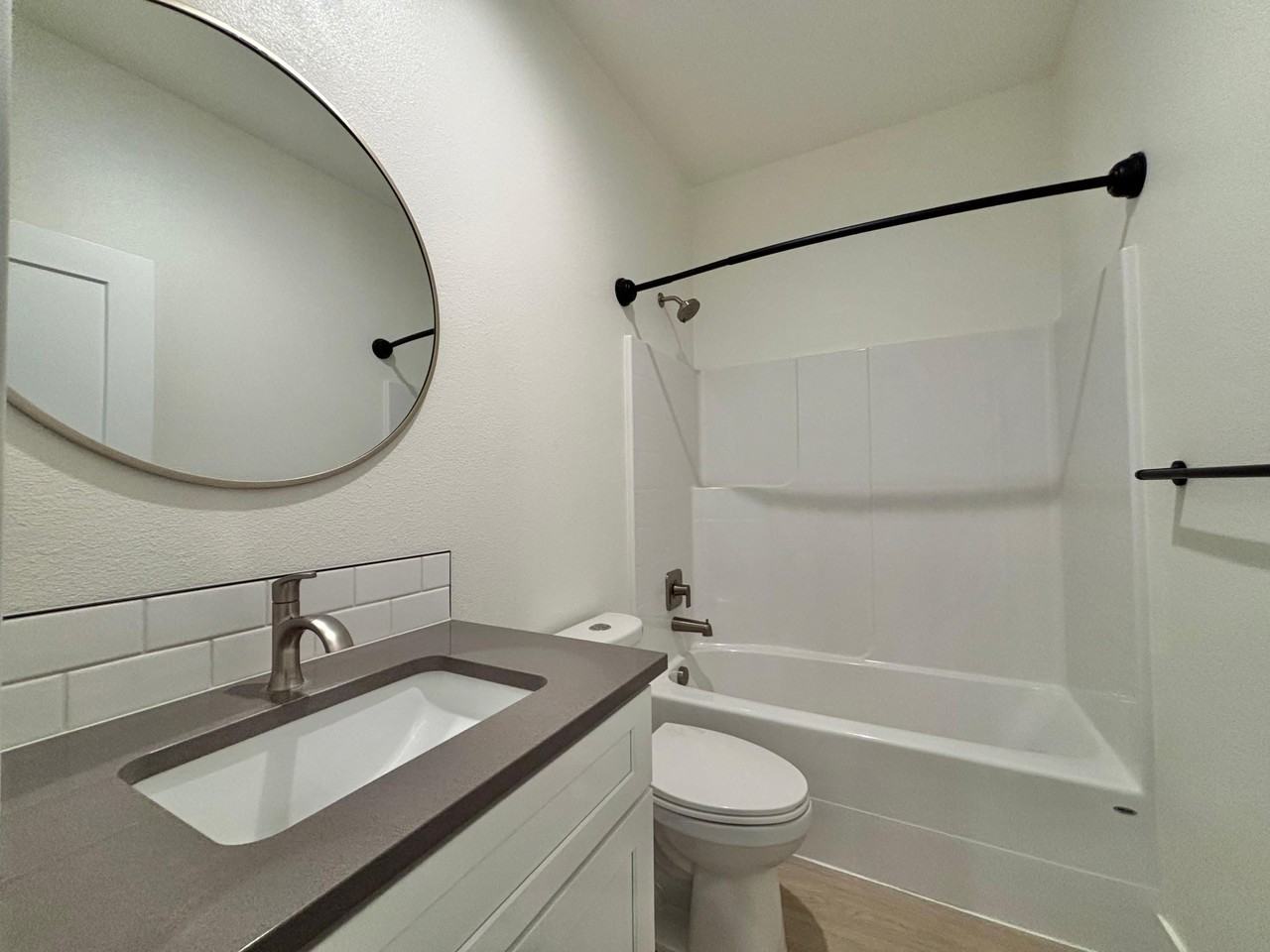 842 Greenfield Dr - Photo 5 of 18
